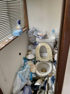 東広島市でトイレ周りのゴミ片付けと清掃