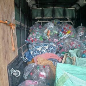 佐世保市でペットボトル、空き缶が積み上がったごみ屋敷片付け